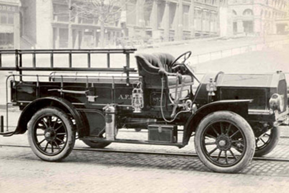 A vintage car with the patented “auto-carriage” steam generator and a forerunner of power steering